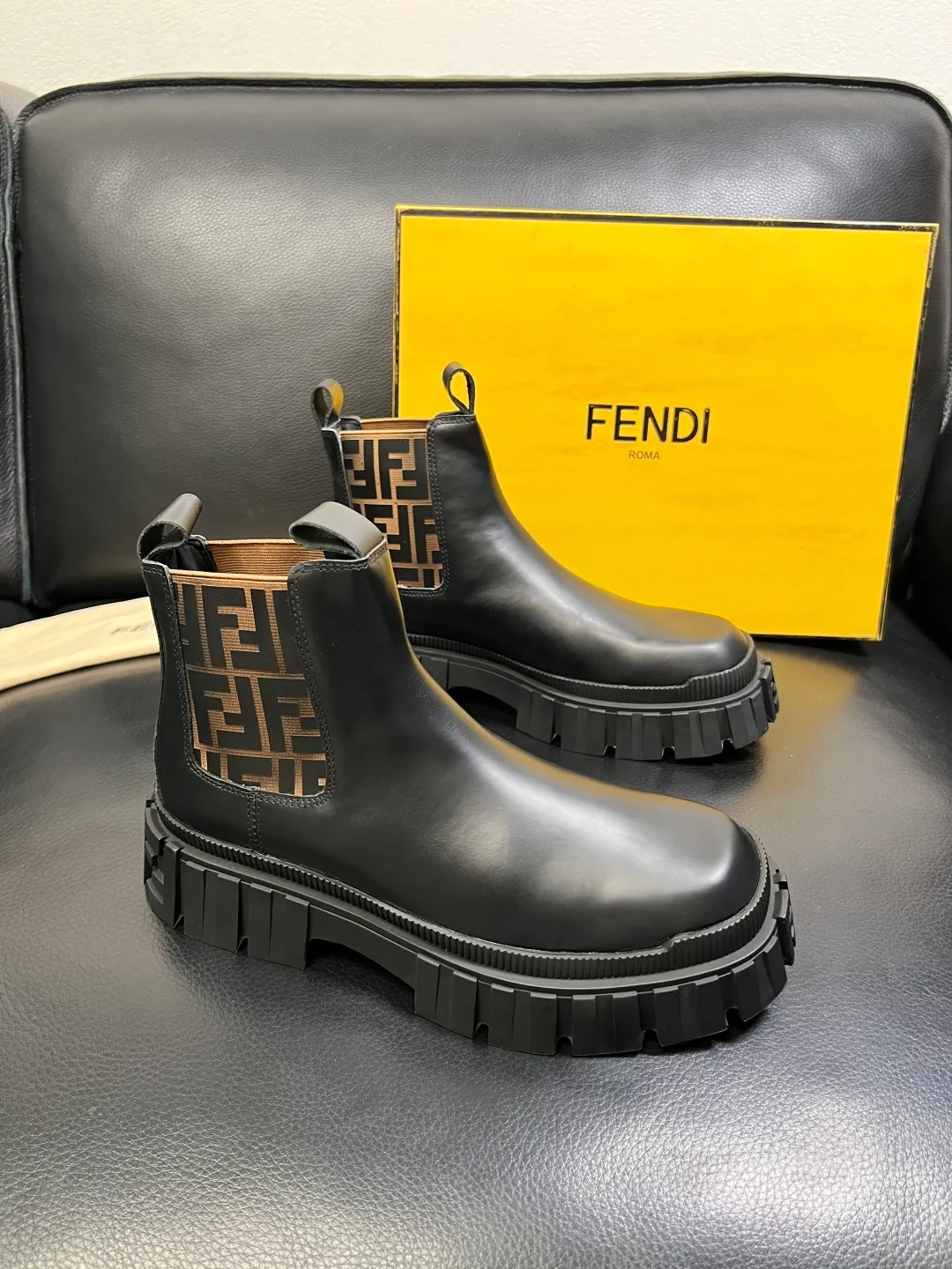Men's shoes 💰900 FENDI High-quality top craftsmanship, Fendi boots high-top counter synchronization, original factory configuration imported Italian cowhide fly-knit fabric, imported cowhide lining, breathable and comfortable, soles: original soles specially provided by the original factory, original factory and single goods are welcome to compare, code number 39-44 (customized 38 45)